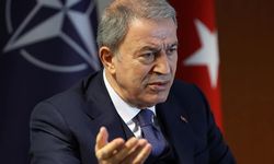Bakan Akar'dan 'Depremden sonra asker kışladan geç çıkarıldı' iddialarına yanıt