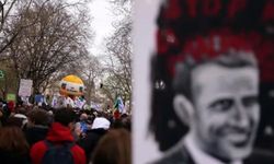 Fransa'da 'Macron'a hakaret'ten gözaltı: İbret olsun diye cezalandırmak istiyorlar