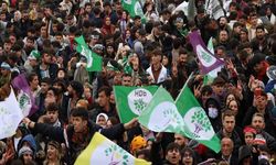 Van'da Newroz: Savaştan beslenenler bütün bir ülkeyi enkaz altında bıraktılar