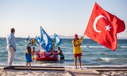 İzmir halk plajlarında mavi bayrak dalgalanıyor