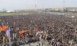 İstanbul'da son yılların en kitlesel Newroz'u kutlandı, yüz binler barış ve demokrasi için buluştu