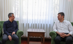 Özgür Özel: Bir belediye başkanının ayağından eve kelepçelenmesi tam bir akıl tutulması