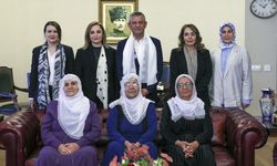 CHP Genel Başkanı Özel 'Barış Anneleri'ni kabul etti