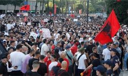 'Trumpgillere' Tiran'da soğuk duş: Arnavutluk satılık değil