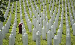 Srebrenitsa'da acı dinmiyor: 10 kurban daha defnedildi