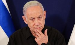 Anket: Netanyahu'nun Likud'u erimeye devam ediyor