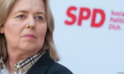 Almanya: SPD Genel Başkanı ve Çalışma Bakanı istifa etti