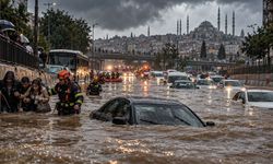 İstanbul’da 83 yılın en şiddetli yağışı: Sel, Ayazağa’yı vurdu, hayat felç oldu