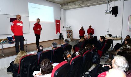 İzmir Karabağlar'da Mahalle Afet Gönüllüleri eğitimi başladı