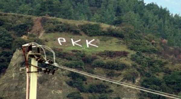Salihli'de dağlık alandaki OGM yazısının yerine PKK yazıldı!