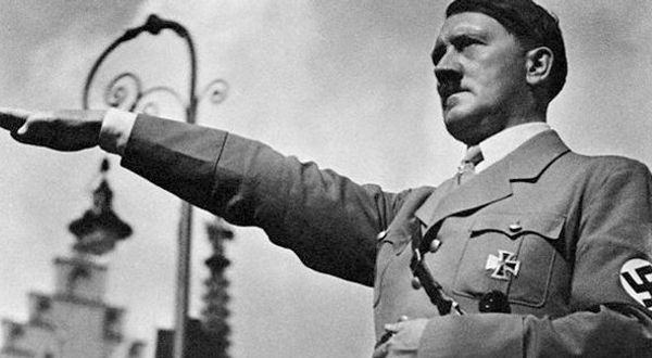Hitler'in "Kavgam" kitabı tepkilere rağmen marketlerde