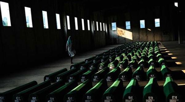 Srebrenitsa Katliamı'nın 21. yılı: 127 cenaze daha defnedildi