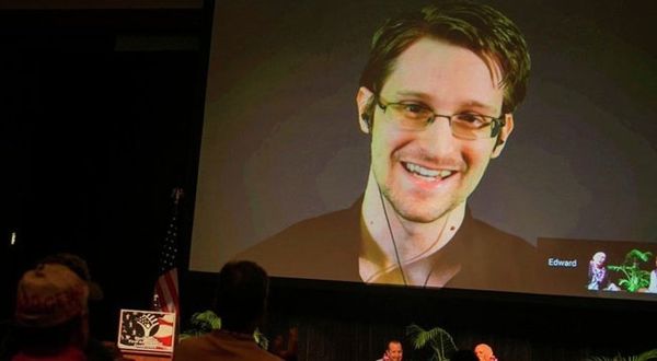 Norveç'e gidemeyen Snowden için Moskova'da ödül töreni