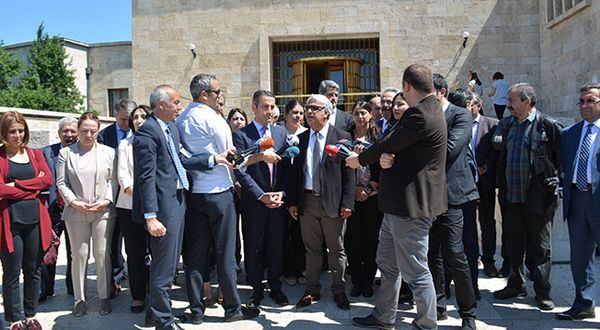 Mithat Sancar: CHP'nin başlattığı yürüyüş geç de olsa olumlu