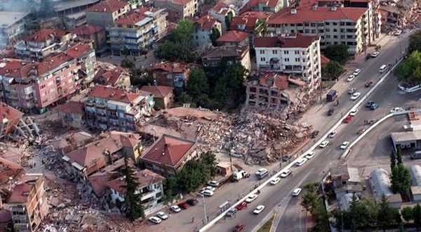 "İstanbul depreminin eli kulağında, ayakta bina kalmayacak"
