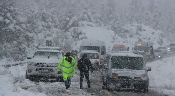 Akseki-Seydişehir yolu kardan kapandı