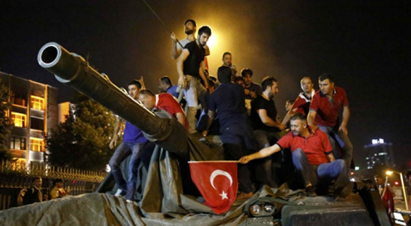 15 Temmuz’da Ankara Emniyet Müdürlüğü önünde silah dağıtılmıştı: Kaybolan silahlar aranıyor