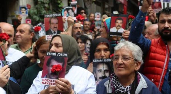 Cumartesi Anneleri: Galatasaray Meydanı'ndan vazgeçmeyeceğiz