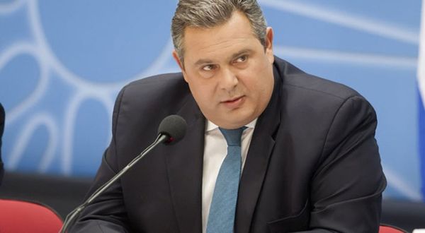 Yunanistan savunma bakanı istifa etti
