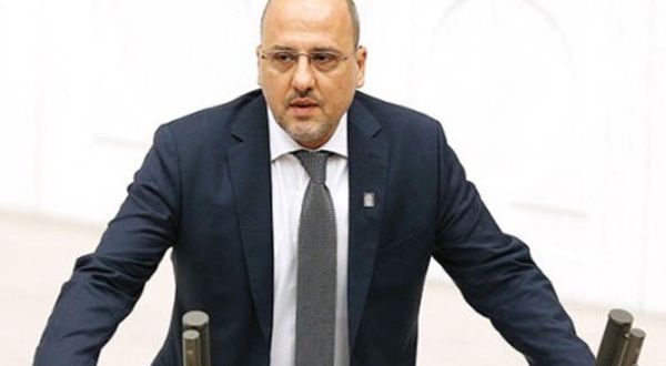 Ahmet Şık, 'hâkim ve savcı olarak atanan AKP'lilerin listesi'ni açıkladı