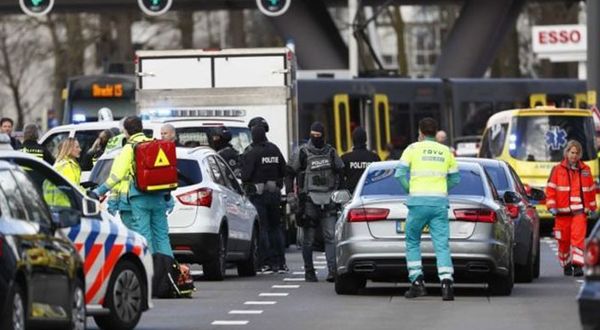 Hollanda'nın Utrecht kentinde tramvayda silahlı saldırı
