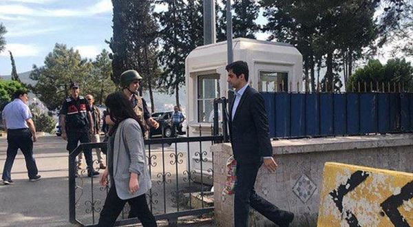 Avukatları, Öcalan'la görüşmek için İmralı'ya gitti