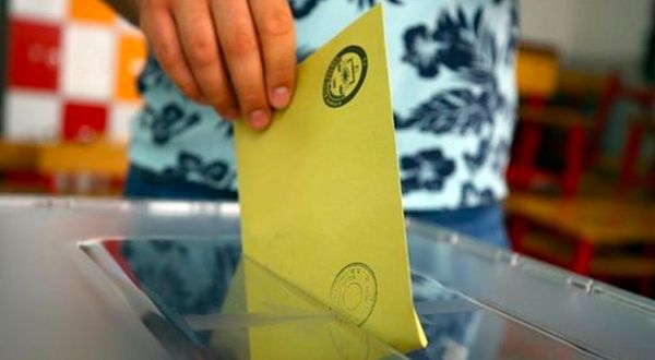 Eski bakan: AKP'den İmamoğlu'na emanet oy gidebilir