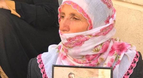 Oğlu öldürülen anne ve babayı bir hafta boyunca HDP önünde bekletmişler
