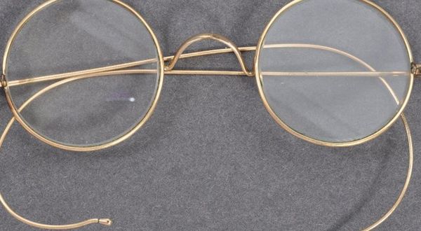 Gandi'nin gözlüğü 260 bin pounda satıldı