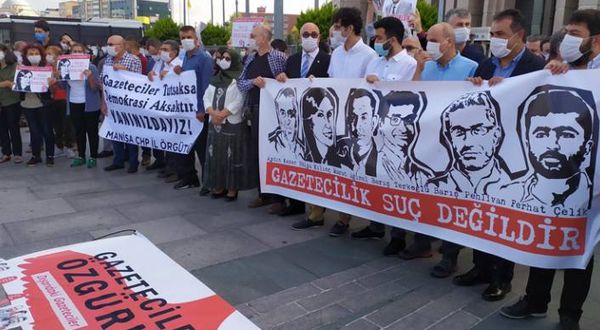 MİT davasında 5 gazeteciye hapis cezası verildi