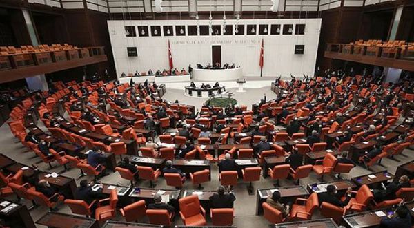 AKP’li vekiller imza attıkları teklifin içeriğini sordu 