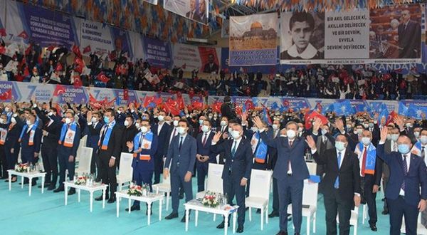 "AKP kongrelerine katılanlar karantinaya alınsın"