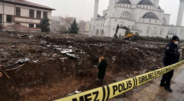 Yeşil Sol Parti Ankara İl Örgütü: İtfaiye Meydanı’nda yapılan kaçak kazı durdurulsun
