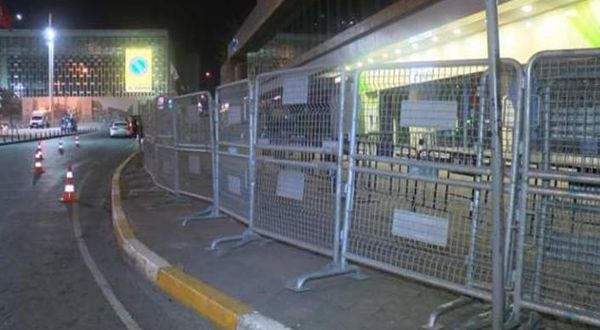 Taksim Meydanı ve Gezi Parkı bariyerlerle kapatıldı