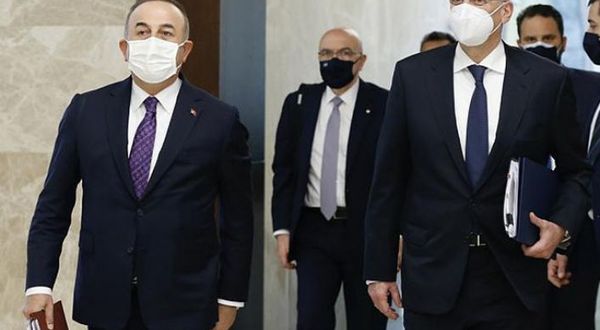 Yunan ve Türk dışişleri bakanlarının basın toplantısında tartışma çıktı