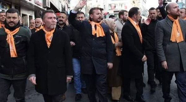 Yurttaşlara silah çekenlerin AKP’lilerle fotoğrafları ortaya çıktı