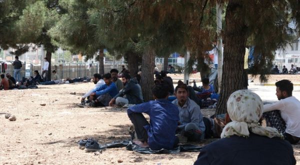 Diyarbakır Barosu: Yaklaşık 500 mülteci otogarda bekletiliyor
