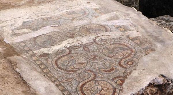 Sinop'taki Balatlar Yapı Topluluğu'nda 2 bin 300 yıllık mozaiklere ulaşıldı