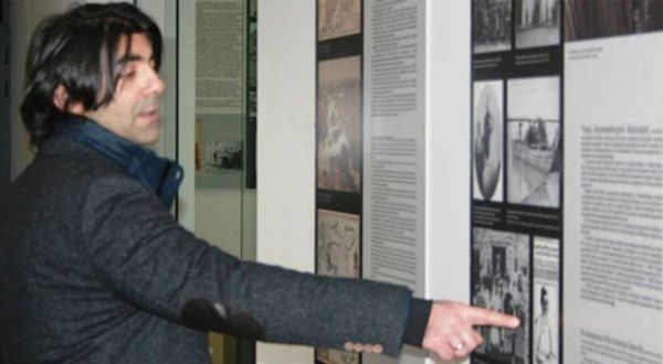 Fatih Akın Ermenistan'daki Soykırım Müzesi’ni ziyaret etti
