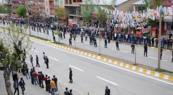 Muş da Davutoğlu'na sırtını döndü ve tek ağızdan bağırdı: 'Biji HDP!'