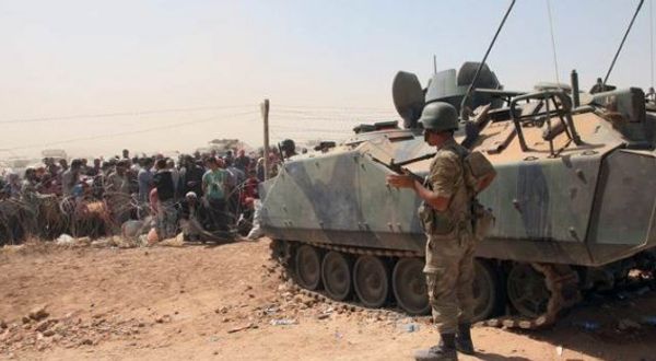 TSK: Suriye tarafından sınıra yaklaşan grup askerlere ateş açtı