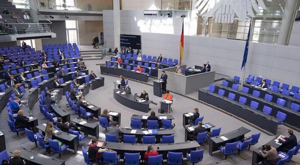 Almanya'da 18 Türkiye kökenli siyasetçi Federal Meclis'e girdi