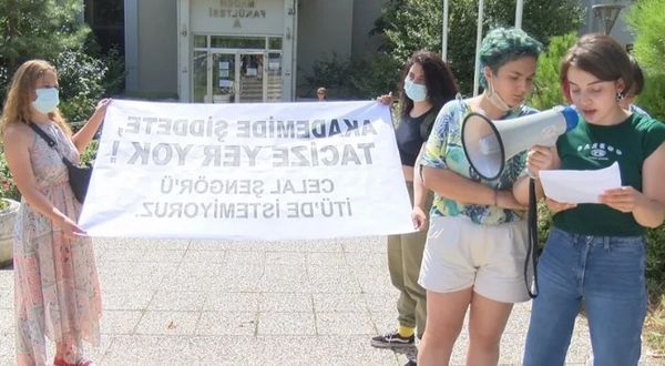 İTÜ öğrencilerinden Celal Şengör protestosu