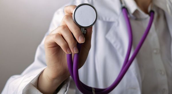 Sağlık Bakanlığı'ndan aile hekimlerine yönelik sözleşme yenileme kararı