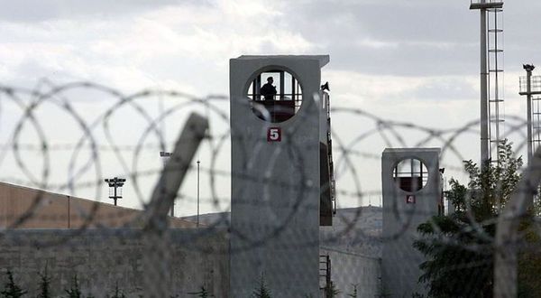 Açık cezaevlerindeki hükümlülerin Covid-19 izinleri 2 ay uzatıldı
