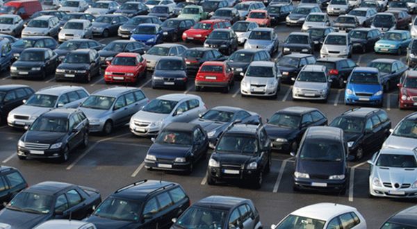 Kurdaki yükseliş nedeniyle 9 bin araç ilanı geri çekildi, ev satışları durma noktasında