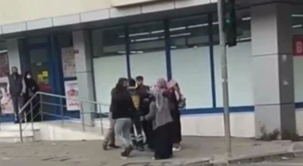 İstanbul'da ‘halı silkeleme’ kavgası: 3 kişi bıçaklandı