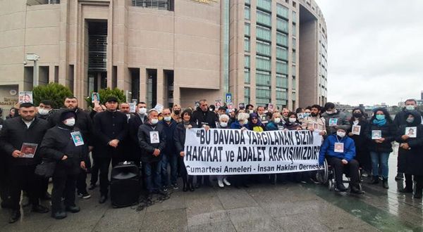 Cumartesi Anneleri'nin eyleminde gözaltına alınan 46 kişinin yargılandığı dava 23 Mart'a ertelendi