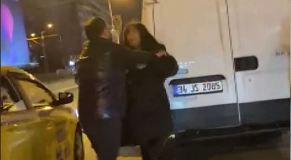 İstanbul'da taksici Fransız kadın turisti darp etti