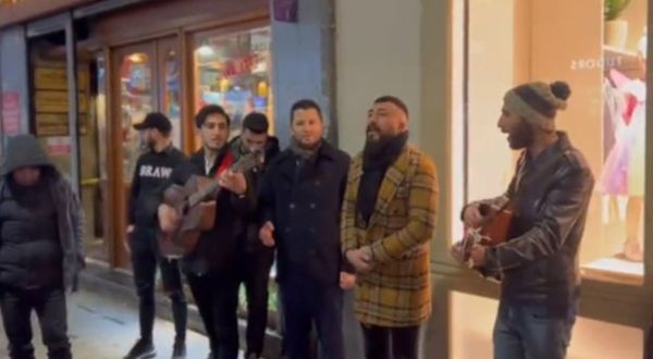 AKP’li vekil İstiklal Caddesi'nde Kürtçe şarkı söyledi